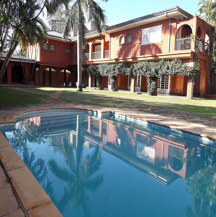 Amplia residencia estilo colonial